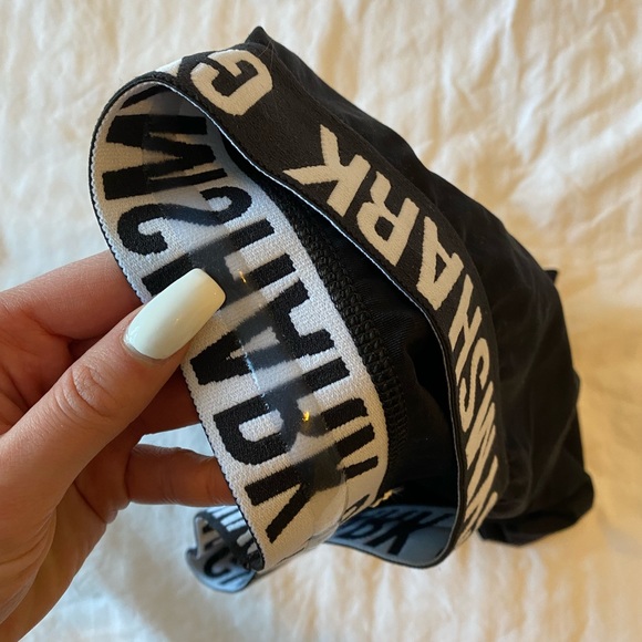 Gymshark Workout Shorts With Waistband - Picture 3 of 3